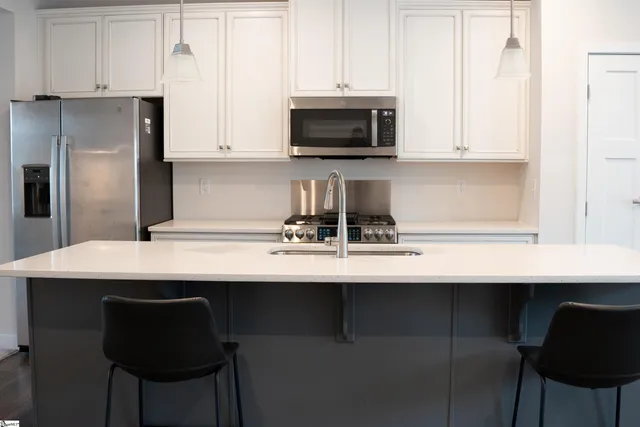 $2,300 | 17 Rollins Avenue, Greenville, SC 29607