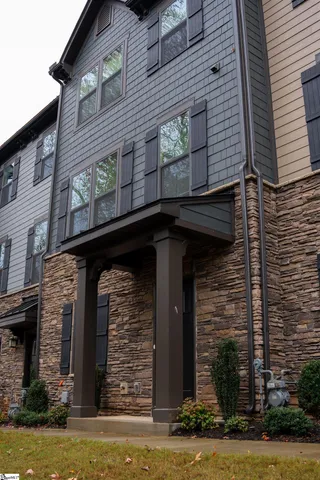 $2,300 | 17 Rollins Avenue, Greenville, SC 29607