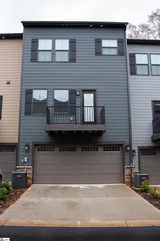 $2,300 | 17 Rollins Avenue, Greenville, SC 29607