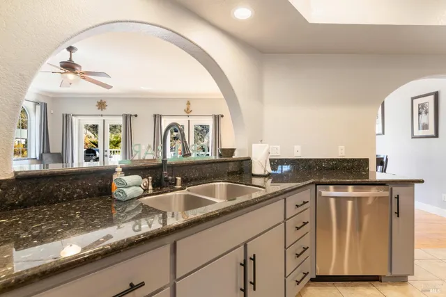 $640,000 | 11115 Lakeshore Drive, Clearlake, CA 95422