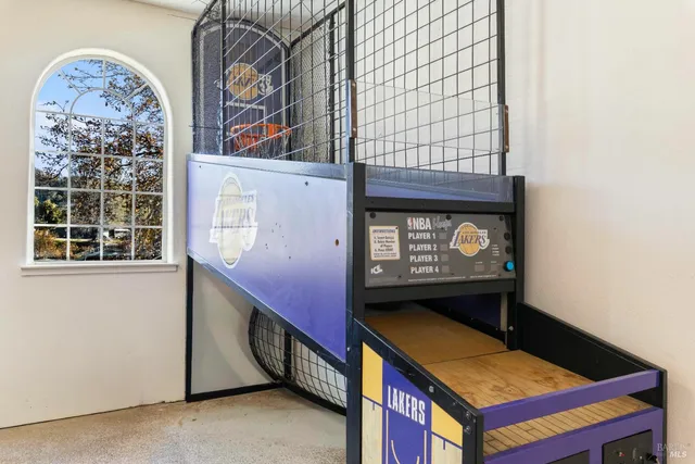 $640,000 | 11115 Lakeshore Drive, Clearlake, CA 95422