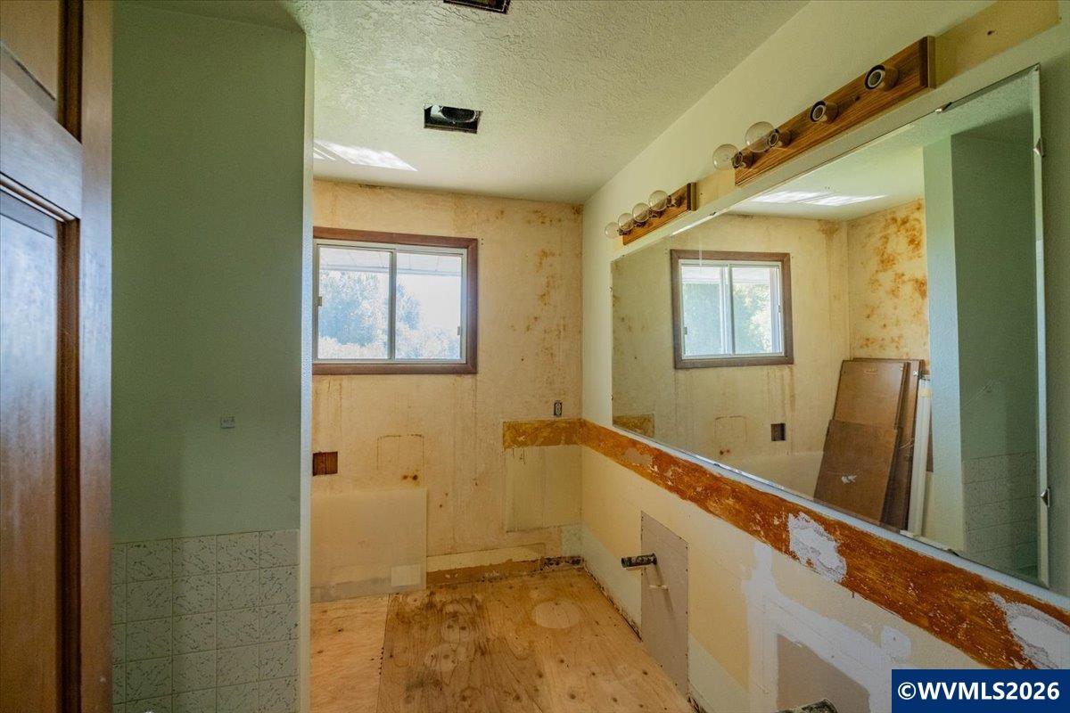 39179 Santiam Bluffs Road Northeast Albany, OR 97322 - Photo 27 of 43