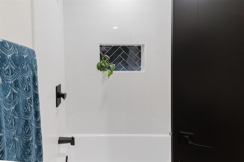 405 South Valcik Street Decatur, TX 76234 - Photo 15 of 26