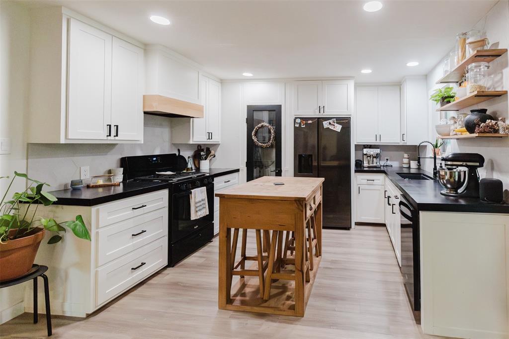 405 South Valcik Street Decatur, TX 76234 - Photo 7 of 26