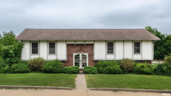 $249,900 | 3 Peachtree Place, Harrisburg, IL 62946