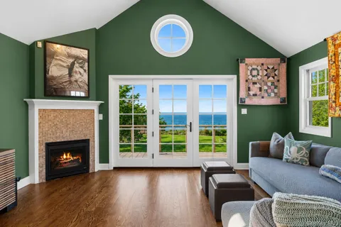 $5,695,000 | 160 Sound Drive, Greenport, NY 11944