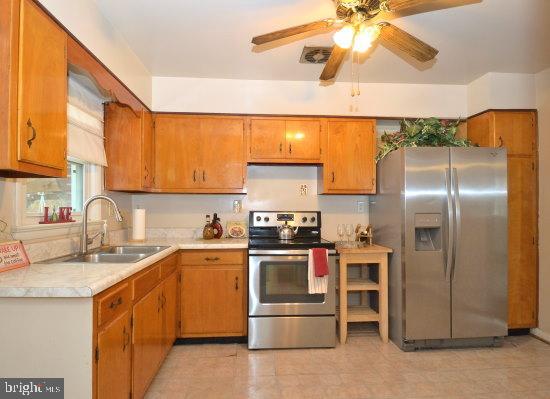 8200 Sonar Road Clinton, MD 20735 - Photo 4 of 16 Kitchen View