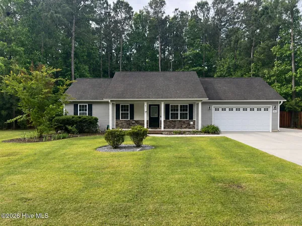 $2,200 | 864 Old Folkstone Road, Sneads Ferry, NC 28460