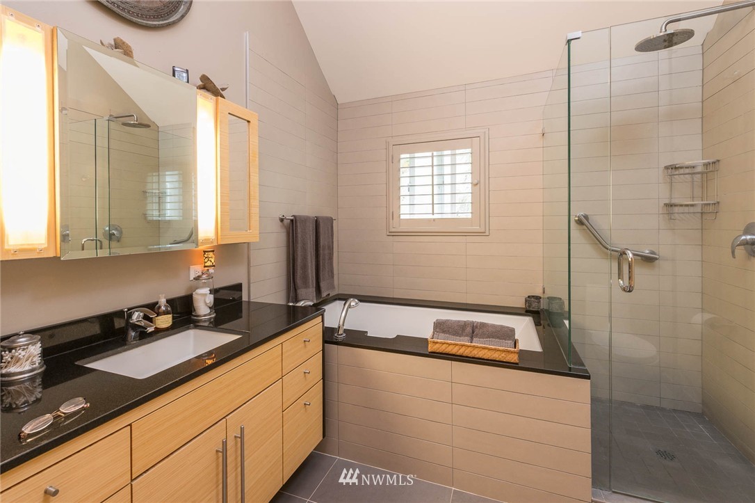 21432 Tramp Harbor Road Southwest Vashon, WA 98070 - Photo 14 of 25