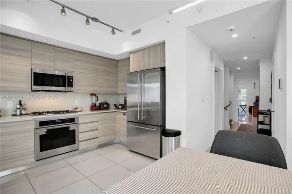 $6,800 | 87 North Shore Drive, Miami Beach, FL 33141