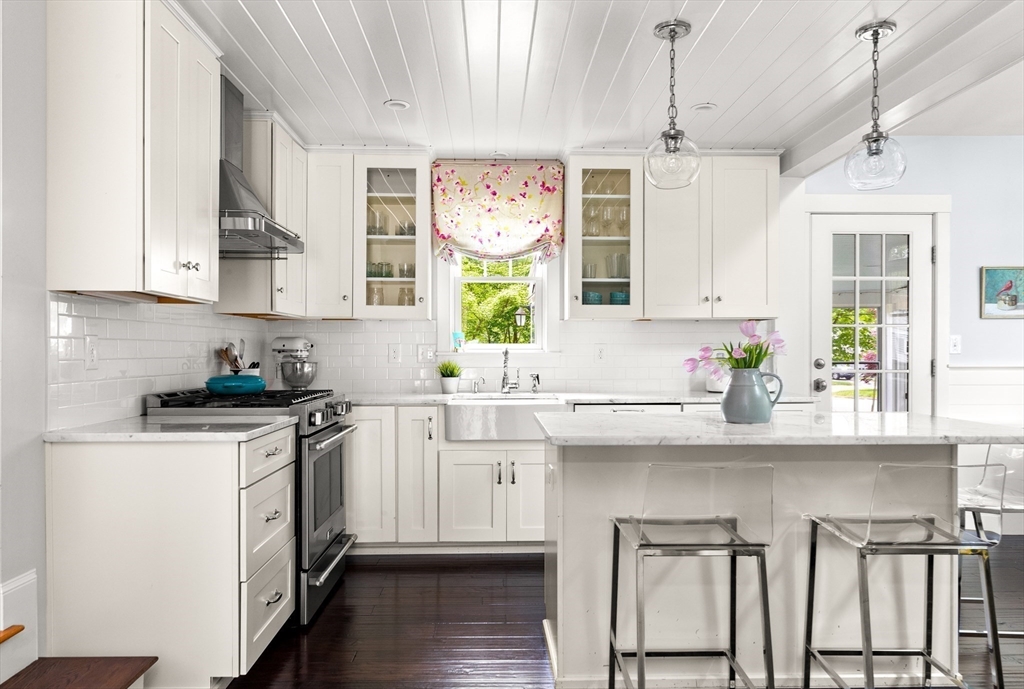 56 Postgate Road Hamilton, MA 01982 - Photo 3 of 29