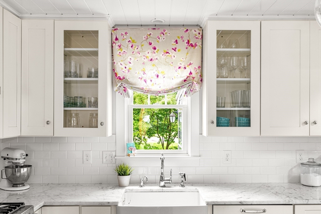 56 Postgate Road Hamilton, MA 01982 - Photo 5 of 29