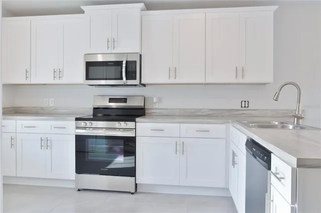 $234,400 | 3318 East Iris Lane, Bell, FL 32619