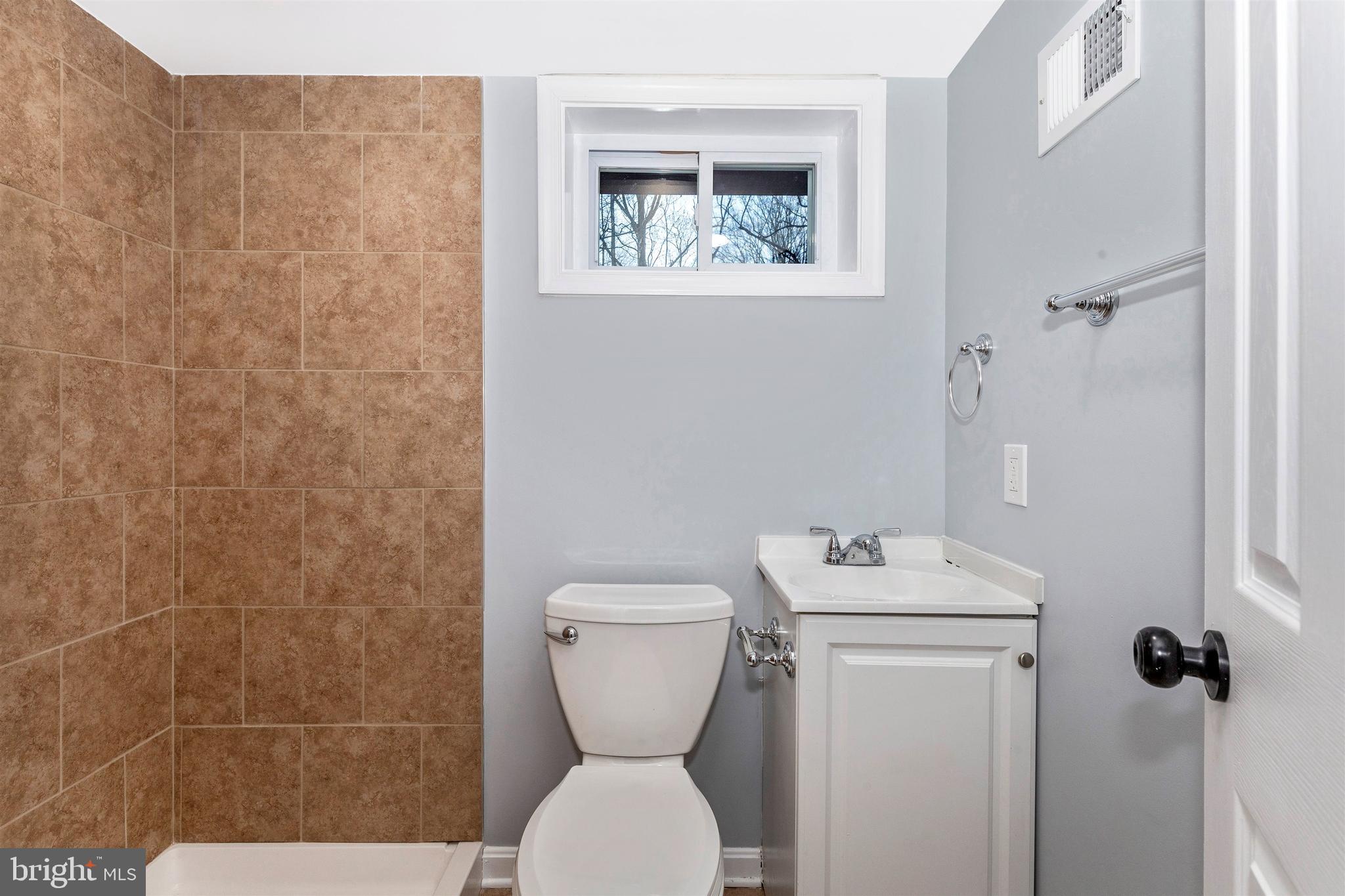 2233 Kings House Road Silver Spring, MD 20905 - Photo 33 of 36 Full bathroom in Lower Level