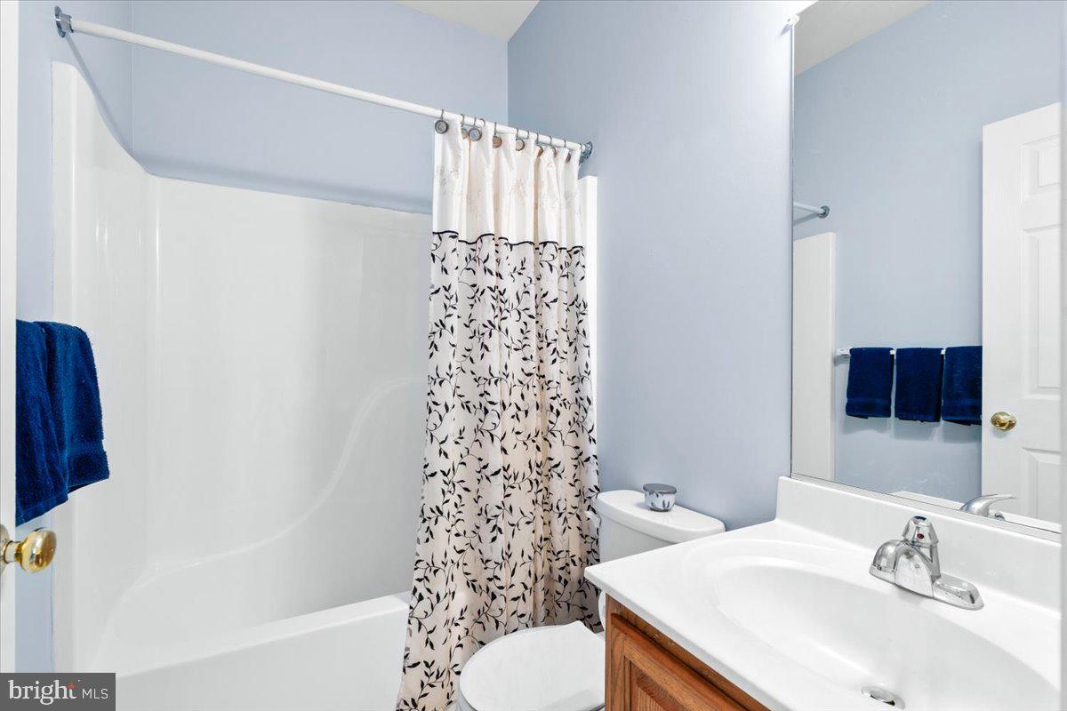 17258 Hardy Road Mount Airy, MD 21771 - Photo 25 of 63 Full bathroom main level