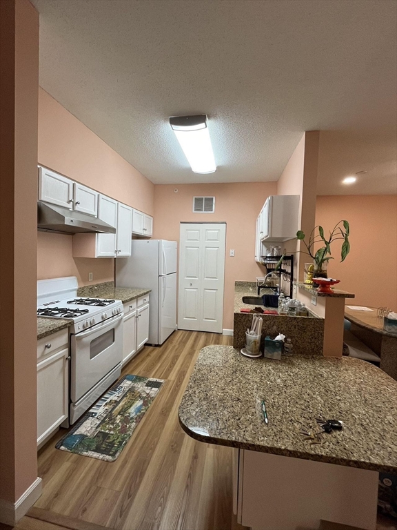 21 Hampshire Road, Unit 415 Methuen, MA 01844 - Photo 4 of 12 Gallery Image 4