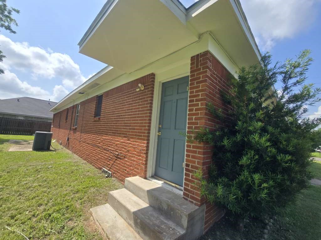 1824 Magnolia Street Liberty, TX 77575 - Photo 6 of 17 a view of a backyard with plants