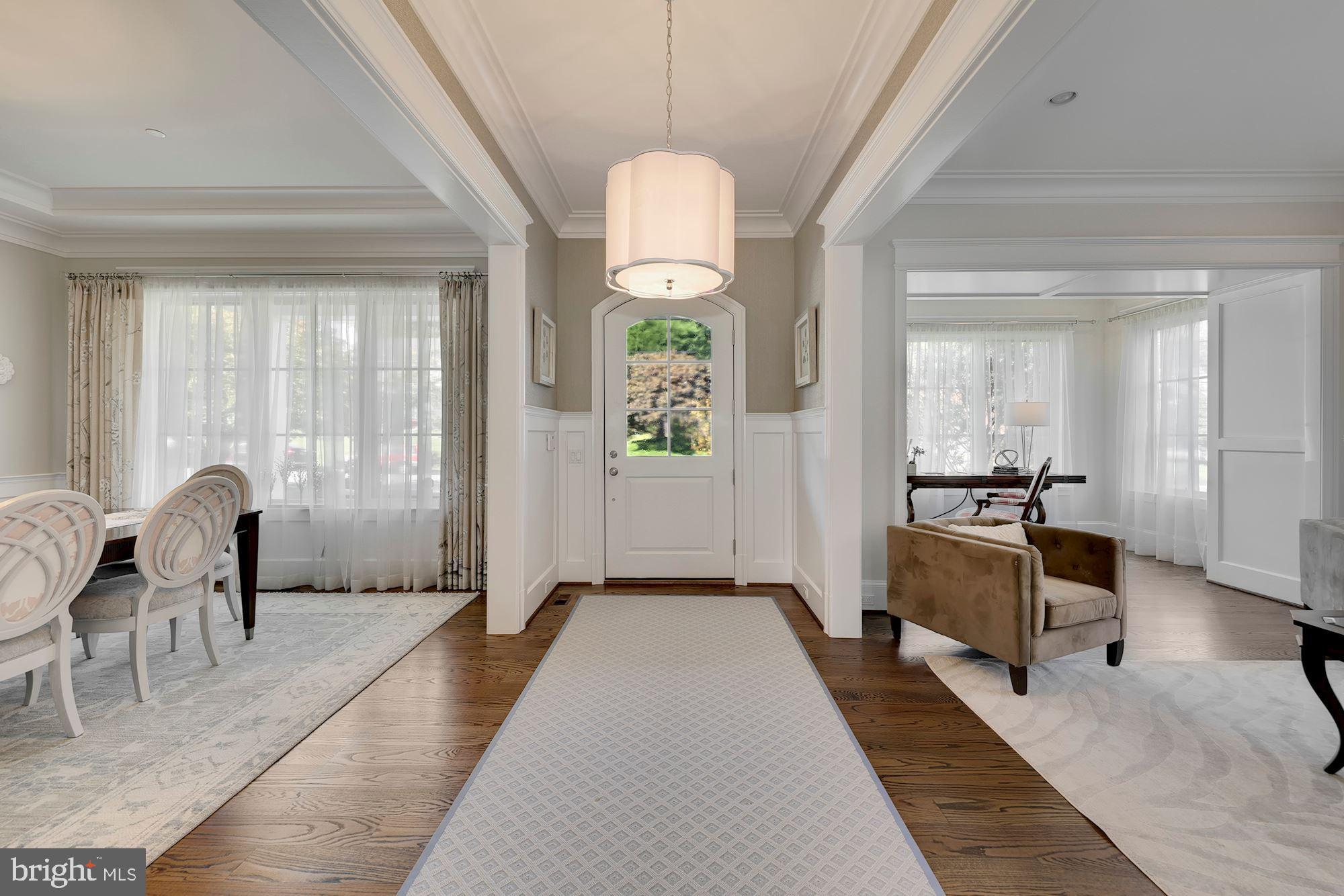 5504 Durbin Road Bethesda, MD 20814 - Photo 3 of 63 Inviting spacious foyer