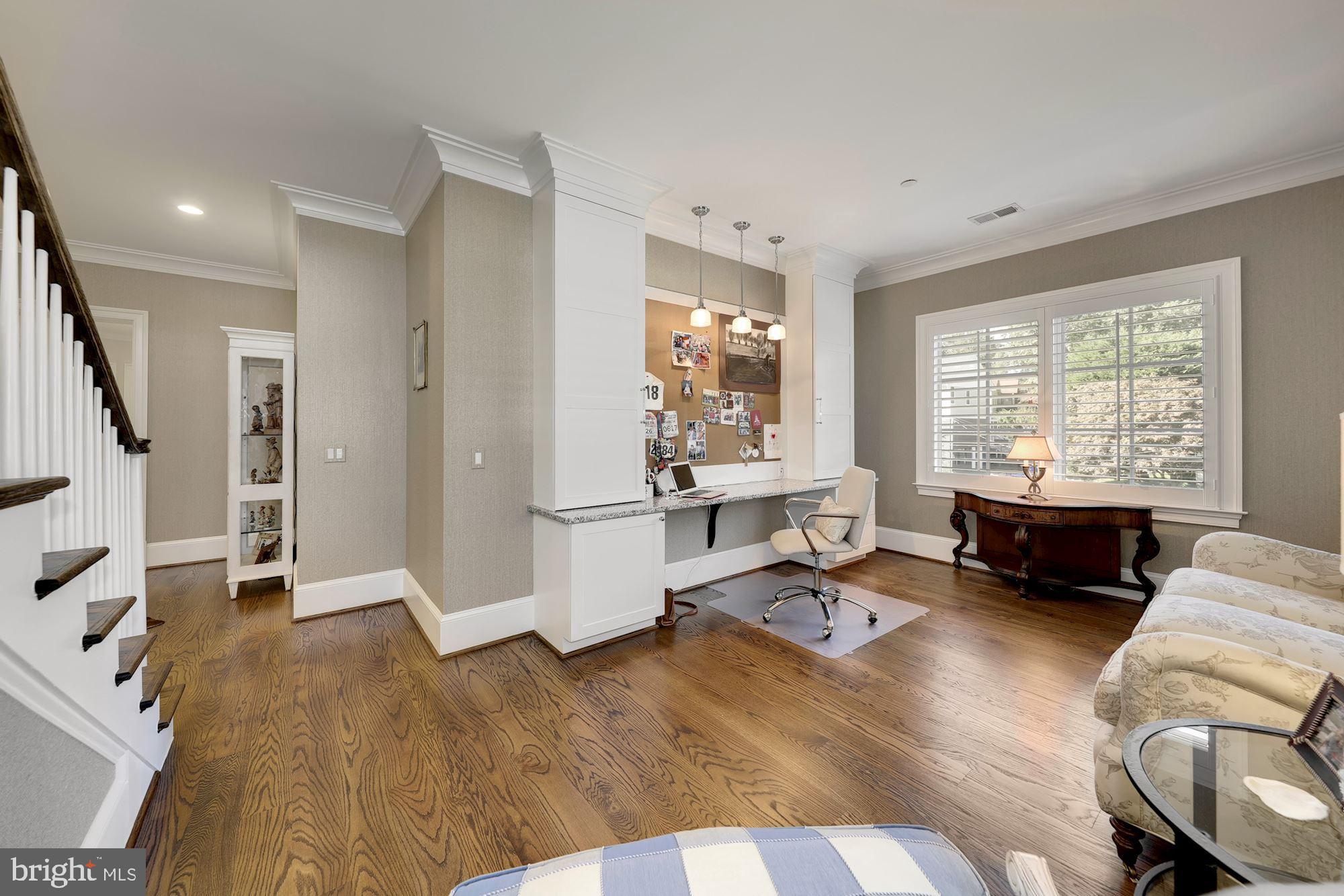 5504 Durbin Road Bethesda, MD 20814 - Photo 36 of 63 2nd floor family space / office nook