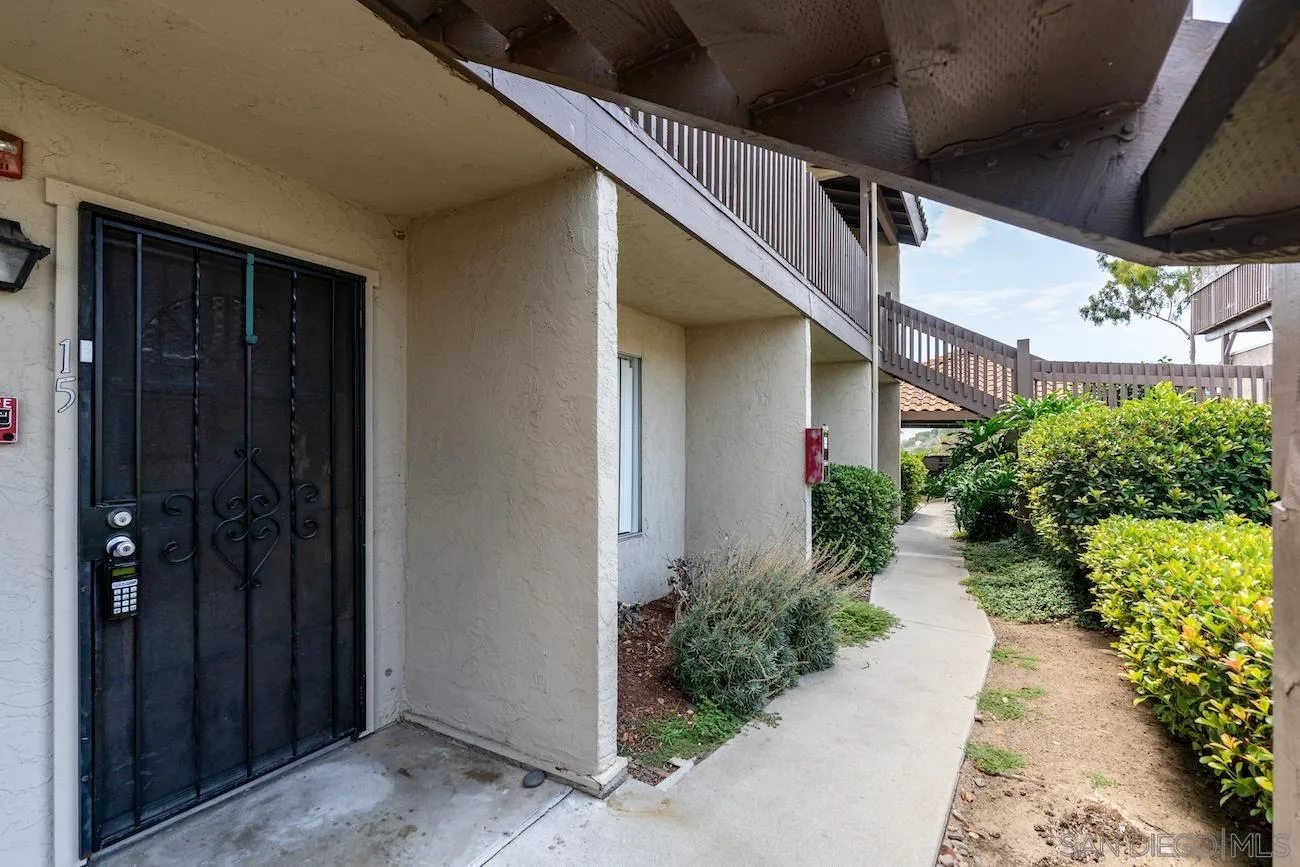 615 Vine Street, Unit 15 Oceanside, CA 92054 - Photo 14 of 23 an entryway with flower pots