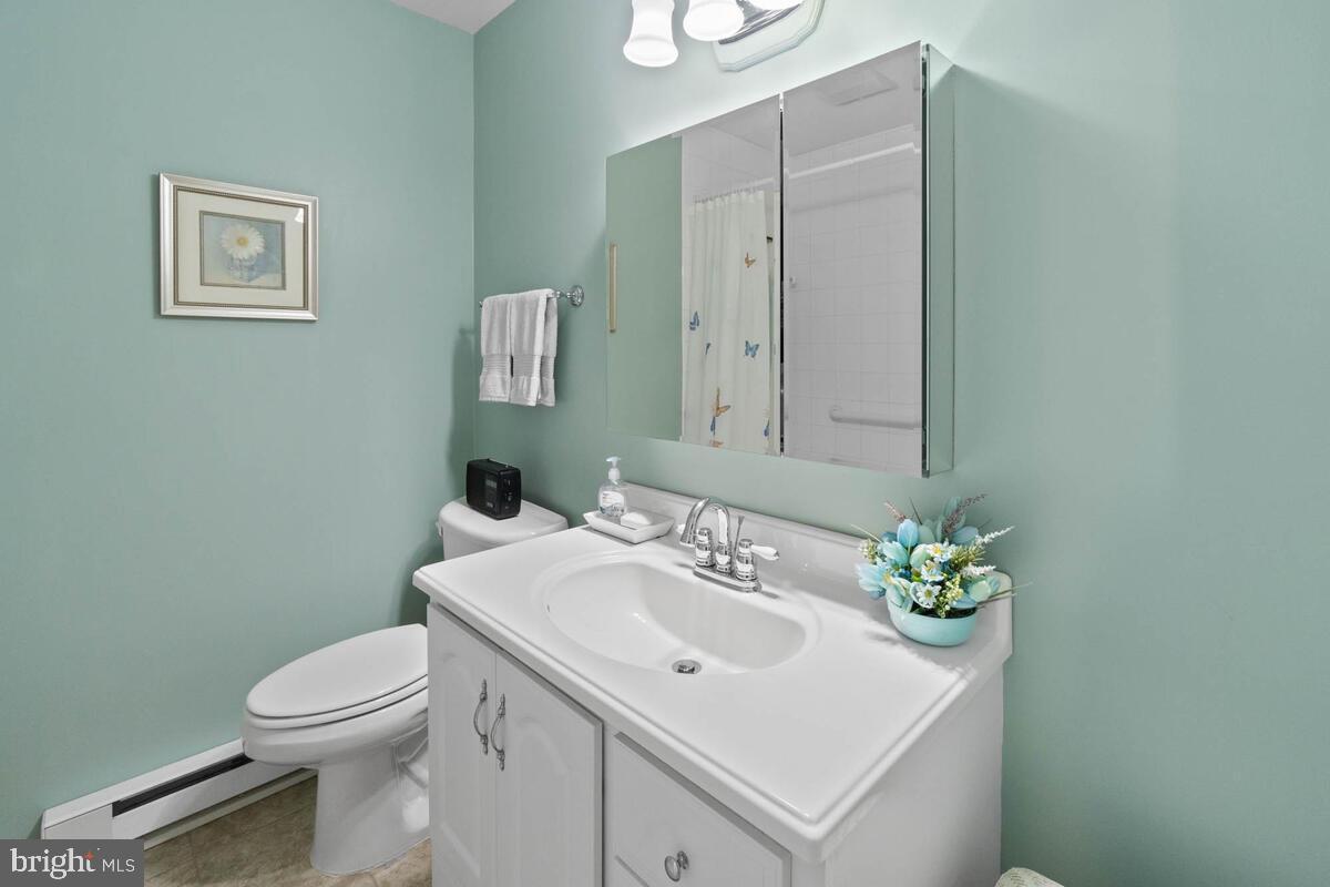 13132 Penn Shop Road Mount Airy, MD 21771 - Photo 29 of 50 Hall Bathroom