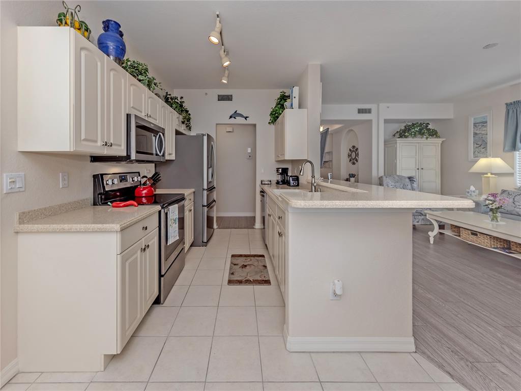 121 North Auburn Road, Unit 11 Venice, FL 34292 - Photo 12 of 33