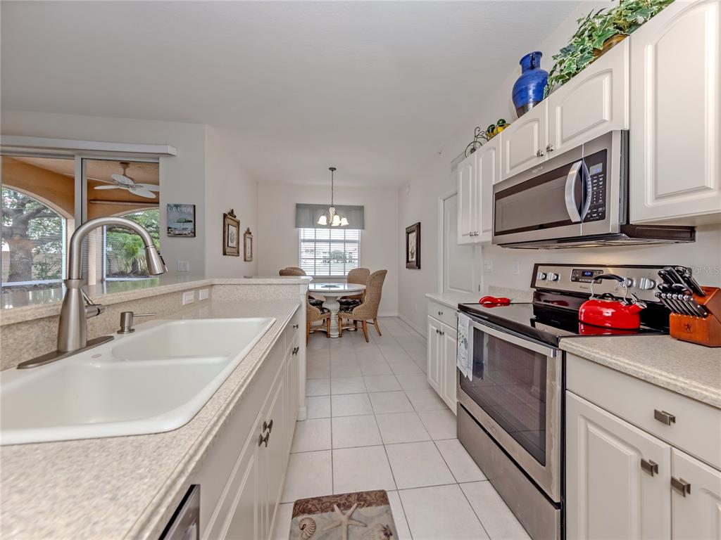 121 North Auburn Road, Unit 11 Venice, FL 34292 - Photo 13 of 33