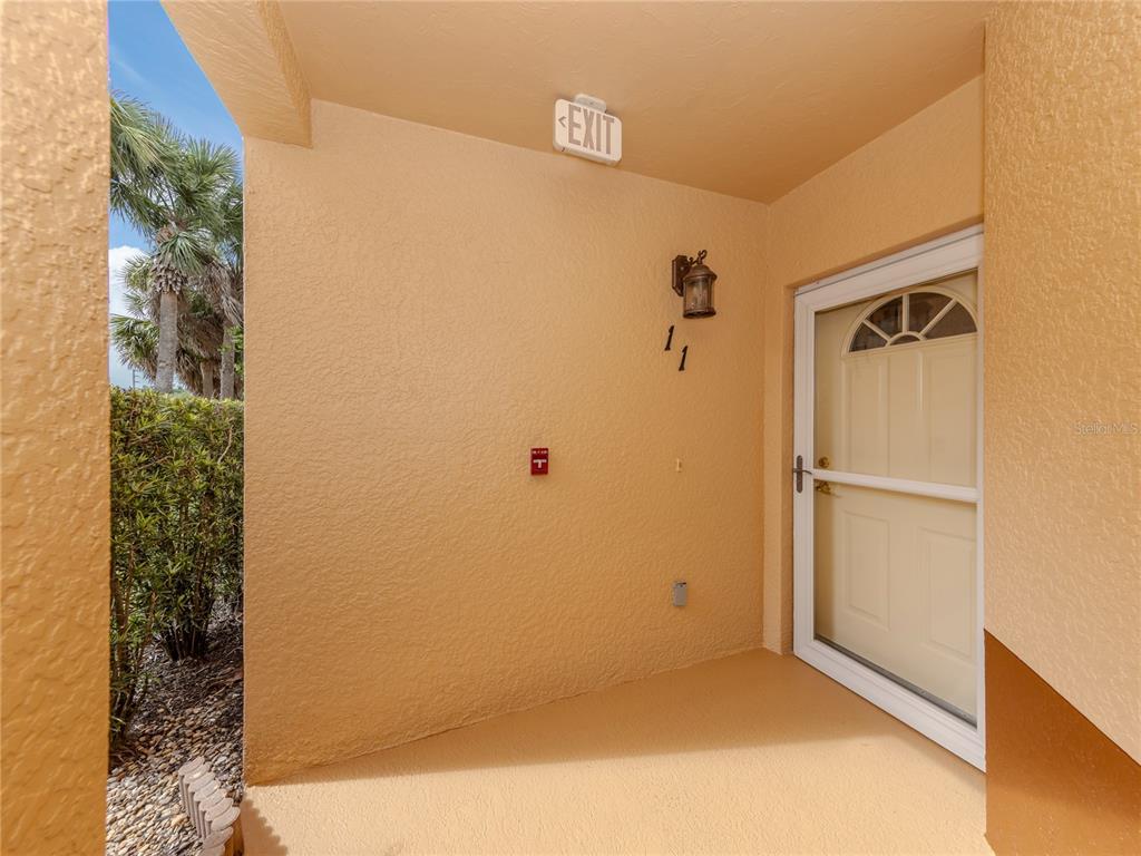 121 North Auburn Road, Unit 11 Venice, FL 34292 - Photo 3 of 33