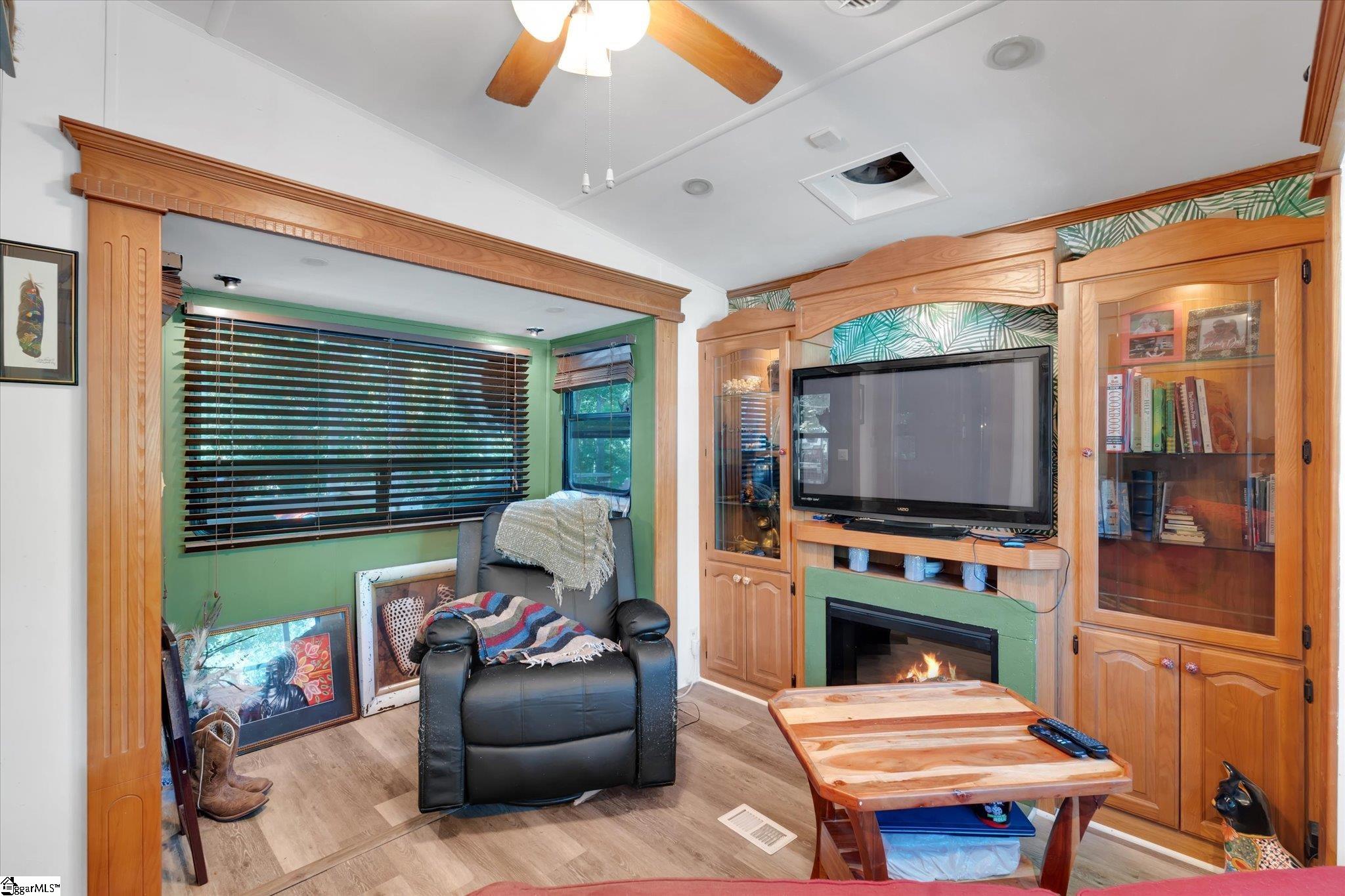 522 Loop Circle Westminster, SC 29693 - Photo 3 of 16