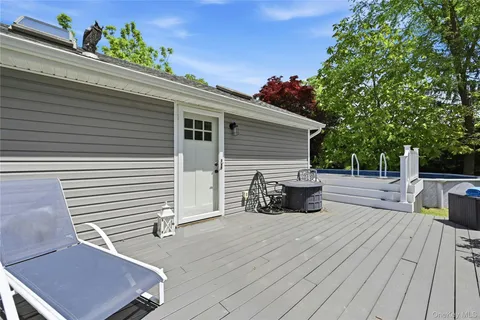 $619,000 | 17 Pauchogue Avenue, East Islip, NY 11730