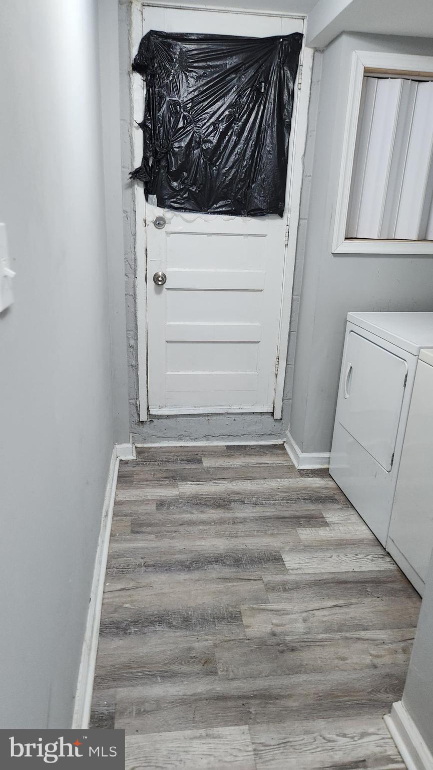 1024 Wicklow Road Baltimore, MD 21229 - Photo 40 of 44 a view of entryway