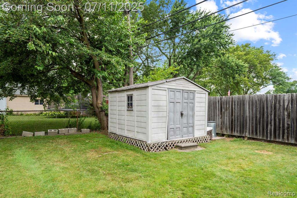 7557 Standard Street Center Line, MI 48015 - Photo 6 of 41 Gallery Image 6