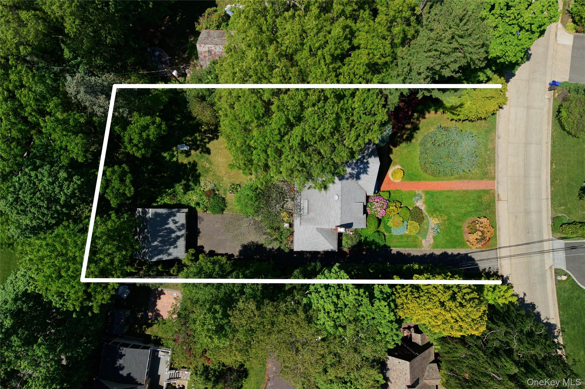 10 Crescent Road Port Washington, NY 11050 - Photo 27 of 37