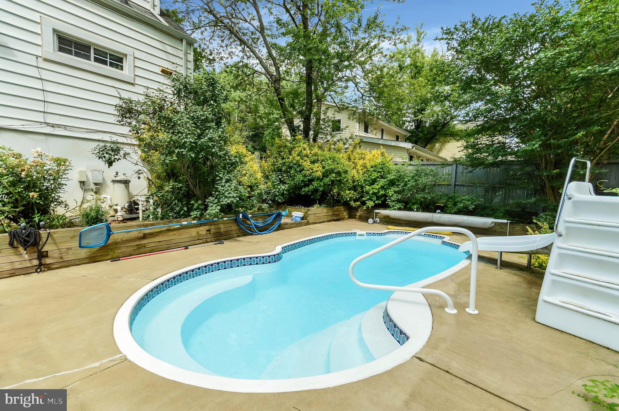 3813 Findley Road Woodbridge, VA 22193 - Photo 4 of 37 Inground Pool