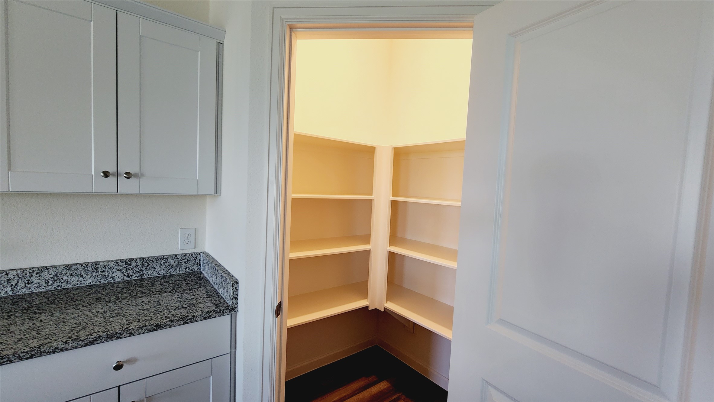 6339 Highland Trl Drive Richmond, TX 77469 - Photo 16 of 28 a view of kitchen and wooden floor