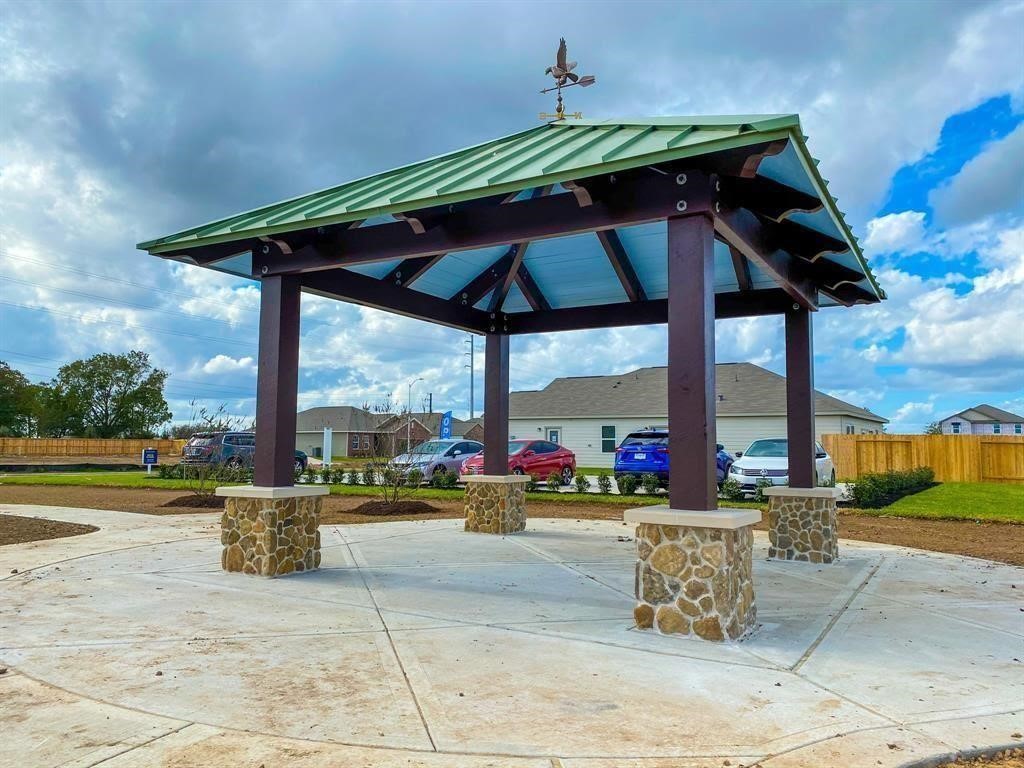 6339 Highland Trl Drive Richmond, TX 77469 - Photo 28 of 28 a view of patio with a table and chairs under an umbrella