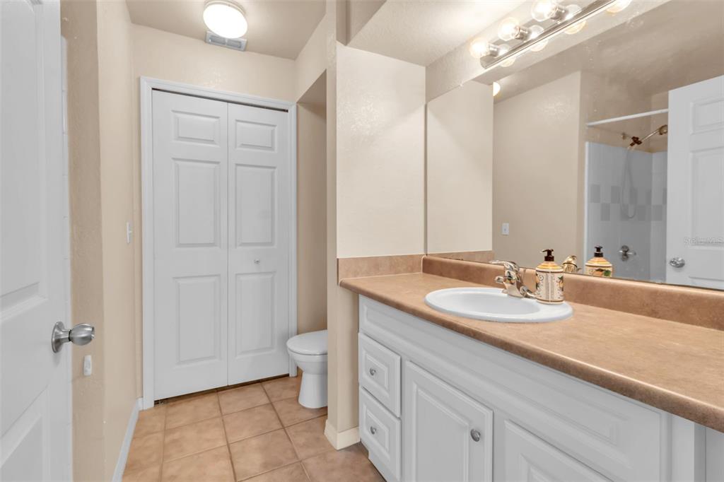 5541 Rosehill Road, Unit 202 Sarasota, FL 34233 - Photo 25 of 47