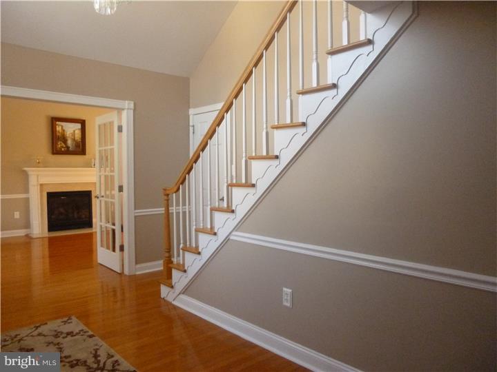 19 Upton Way Sewell, NJ 08080 - Photo 2 of 22 Foyer
