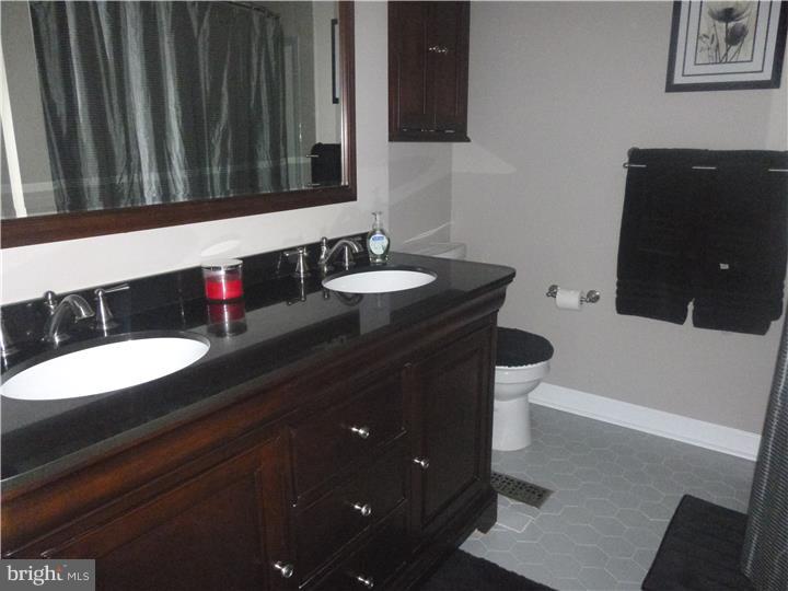 19 Upton Way Sewell, NJ 08080 - Photo 16 of 22 Bathroom