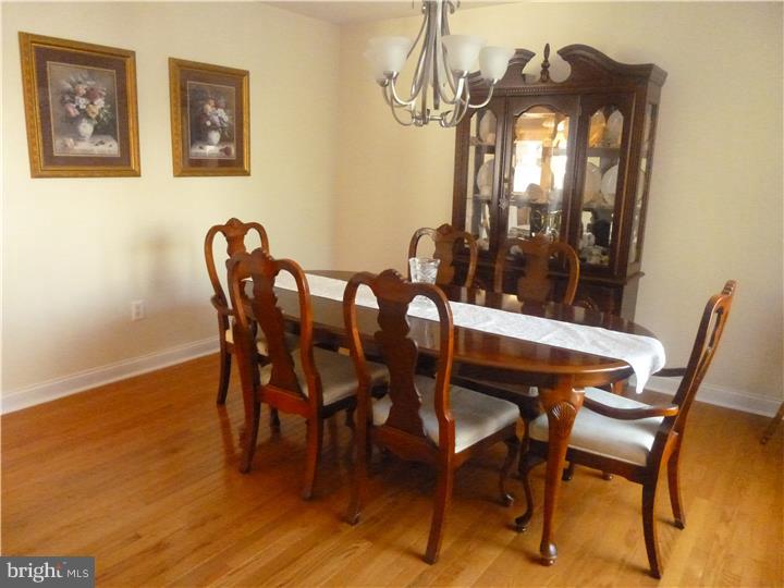 19 Upton Way Sewell, NJ 08080 - Photo 4 of 22 Dining Room