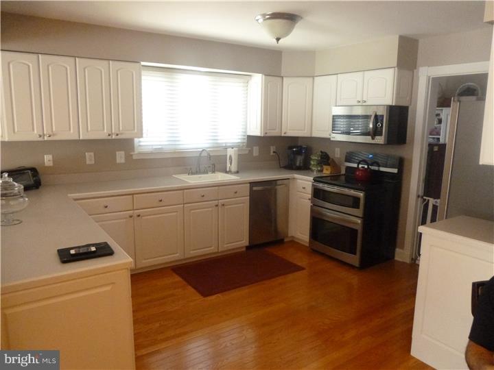 19 Upton Way Sewell, NJ 08080 - Photo 5 of 22 Kitchen