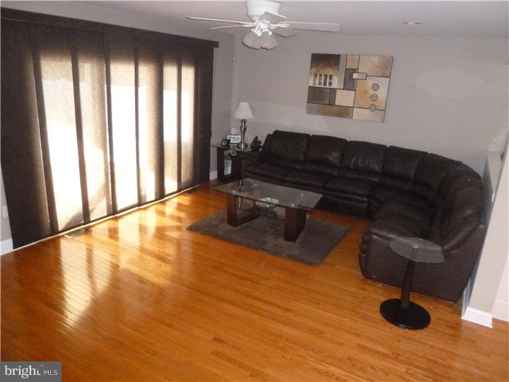 19 Upton Way Sewell, NJ 08080 - Photo 8 of 22 Family Room