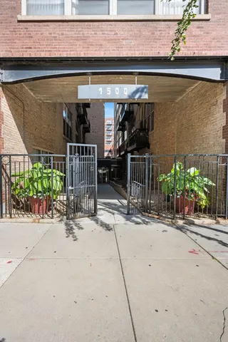 $297,000 | 1500 West Monroe Street, Unit 409, Chicago, IL 60607