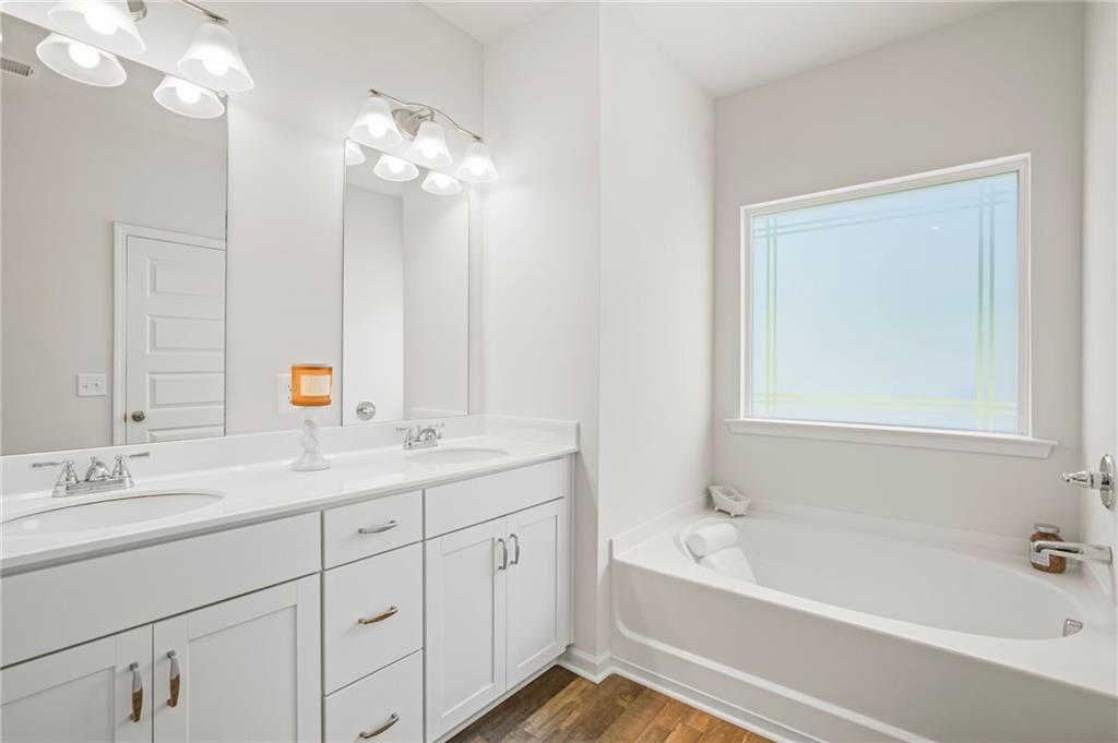 10 Kane Drive Jasper, GA 30143 - Photo 17 of 24 a bathroom with a tub a sink and mirror