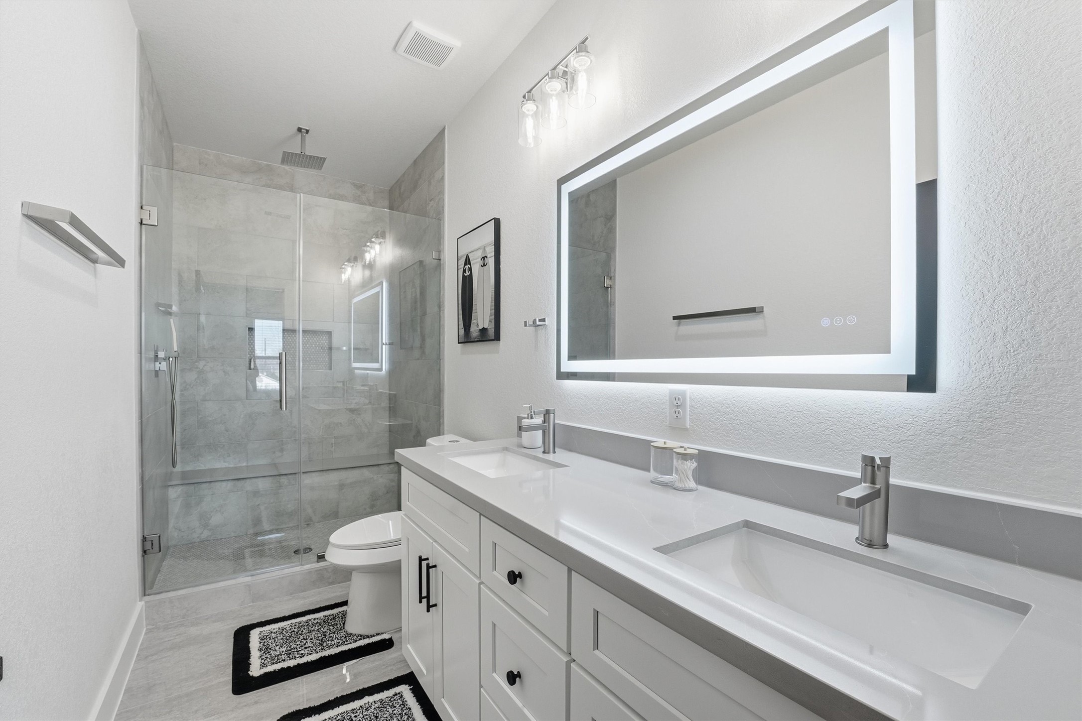 7908 Brandon Street, Unit B Houston, TX 77051 - Photo 16 of 19 Full shower primary bedroom upstairs