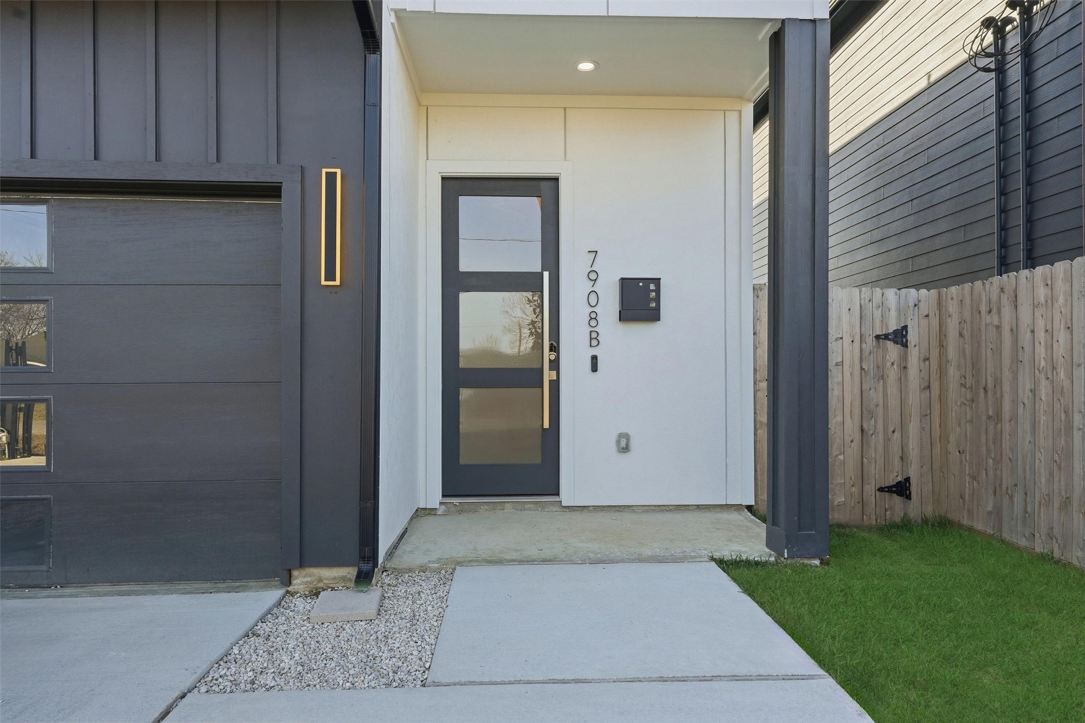 7908 Brandon Street, Unit B Houston, TX 77051 - Photo 3 of 19