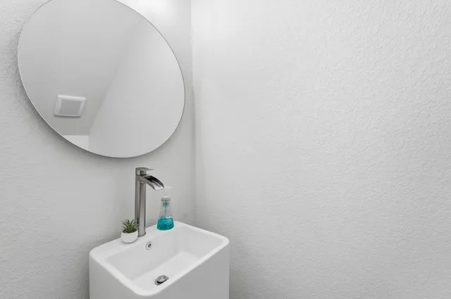 $2,200 | 7908 Brandon Street, Unit B, Houston, TX 77051