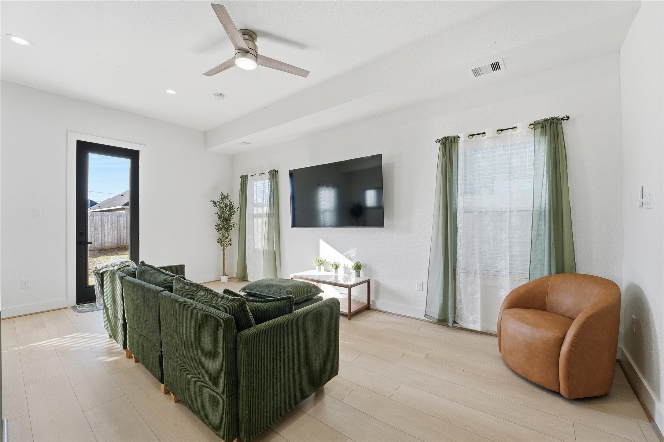 7908 Brandon Street, Unit B Houston, TX 77051 - Photo 6 of 19