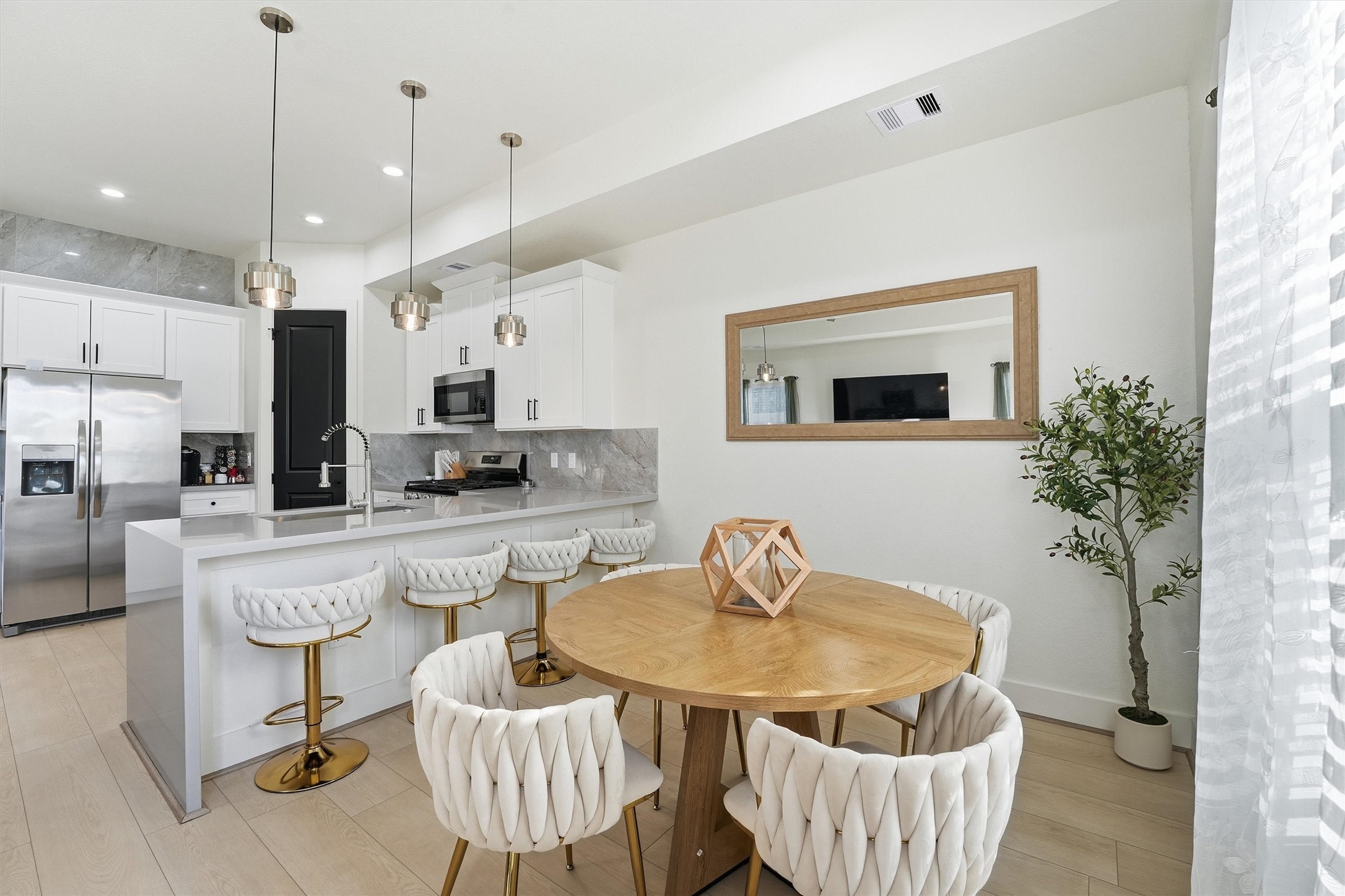 7908 Brandon Street, Unit B Houston, TX 77051 - Photo 8 of 19