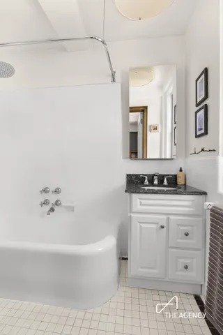 $630,000 | 333 East 53rd Street, Unit 10C | Sutton Place